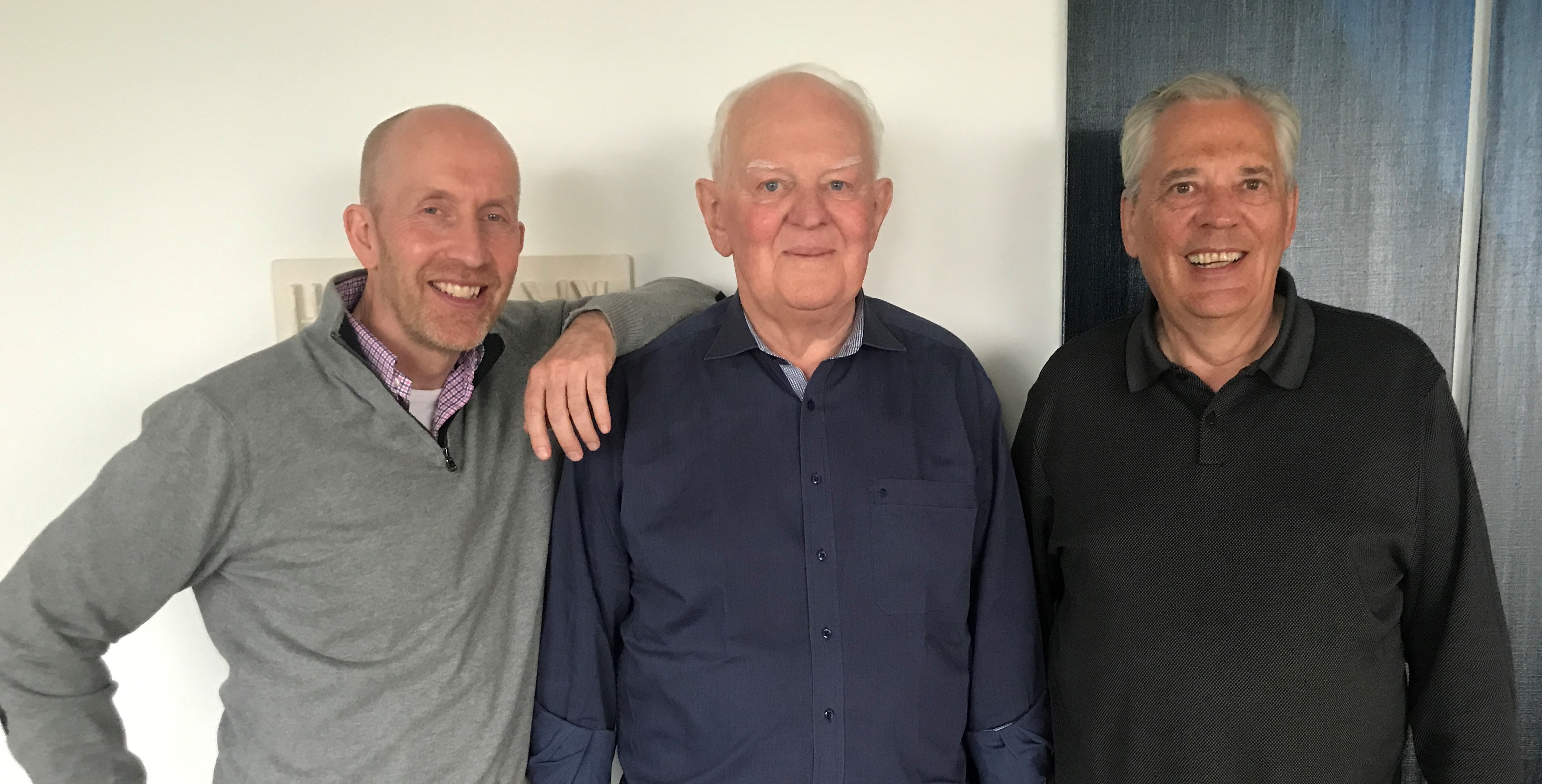 Tíðindamenn Blikahornsins, Andrés Pétursson og Pétur Ómar Ágústsson, með viðmælandanum Loga Kristjánssyni eftir viðtalið.