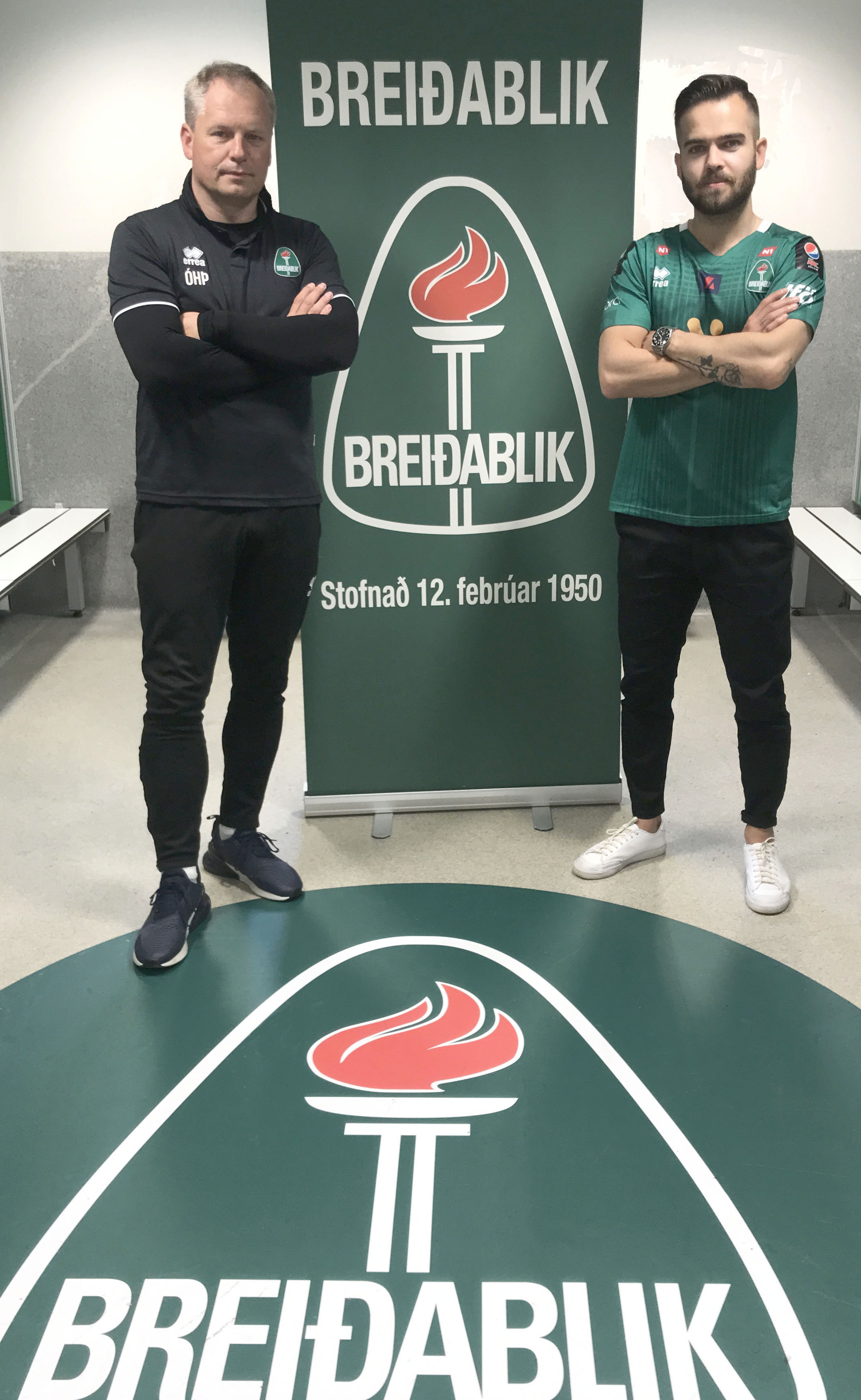 Óskar Hrafn Þorvaldsson þjálfari Breiðabliks og Kristinn Steindórsson eftir undirritun samningsins. Mynd: blikar.is