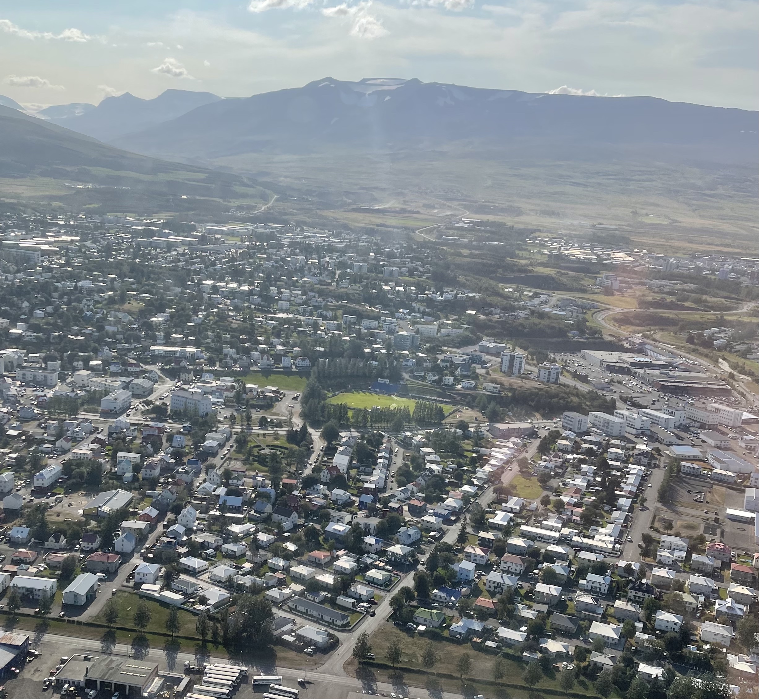 Það var eins og að koma í annað land að lenda síðdegis miðvikudaginn 25. ágúst á Akureyri 