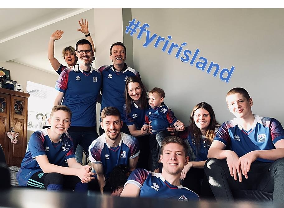 Hér er Blikafjölskyldan öll samankomin - Bragi bróðir og Erla Hendriks, Arnór Sveinn, Bjarki, Einar Bragi, Sandra Sif og börn.