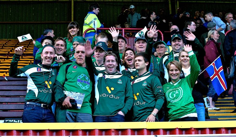 Stuðningsmannahópur Blika á Fir Park í Motherwell 15. júlí 2010. Blikaliðið hefur ekki spilað keppnisleik í Skotlandi síðan þá.