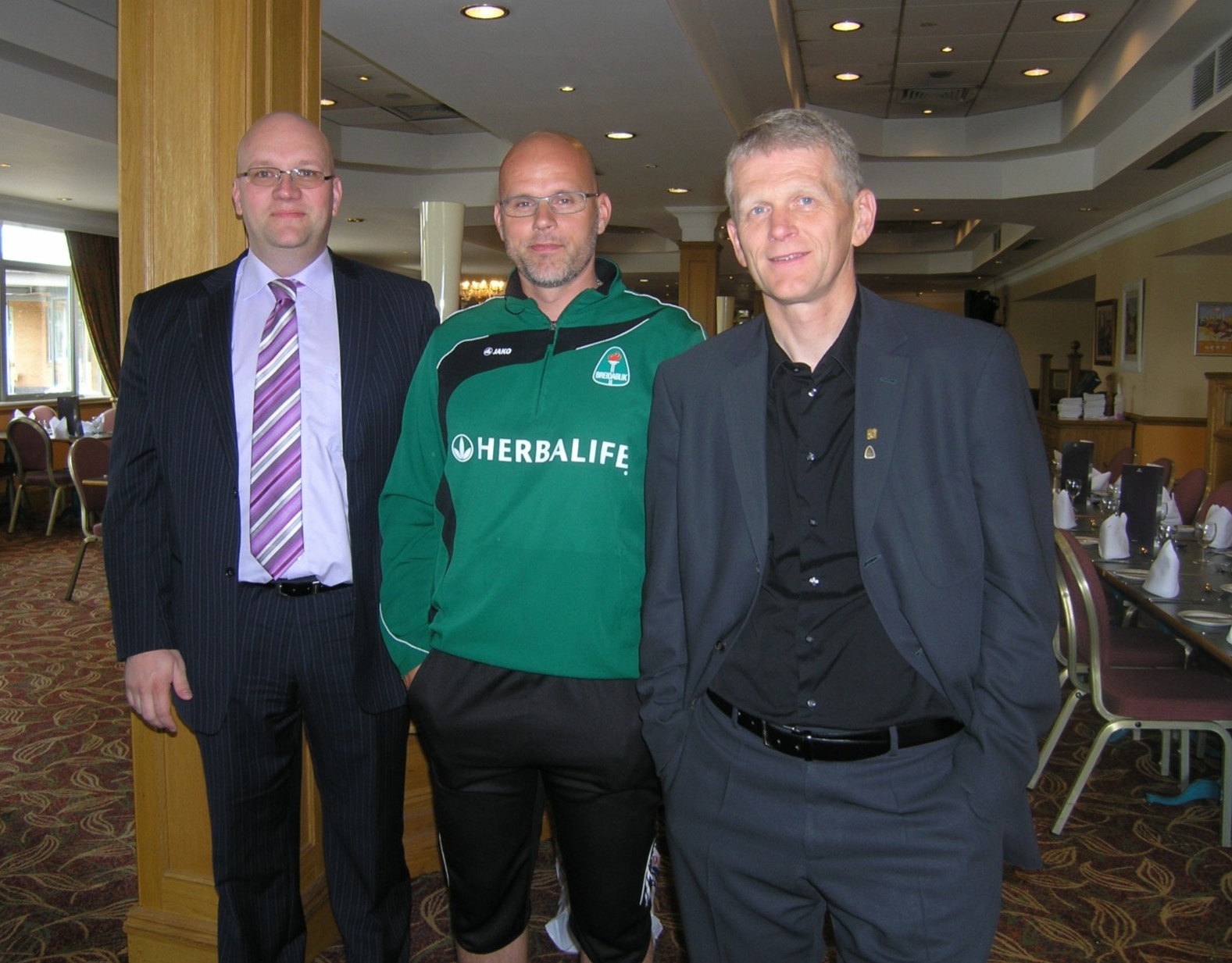 Ólafur Björnsson SpáBliki ásamt Ólafi H. Kristjánssyni þjálfara og Einari Kristjáni Jónssyni formanni knattspyrnudeildar. Myndin er tekin í Motherwell í Skotlandi árið 2010.