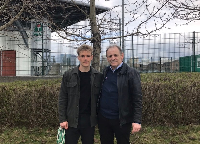 Pistlahöfundur er þessi til hægri á myndinni. 