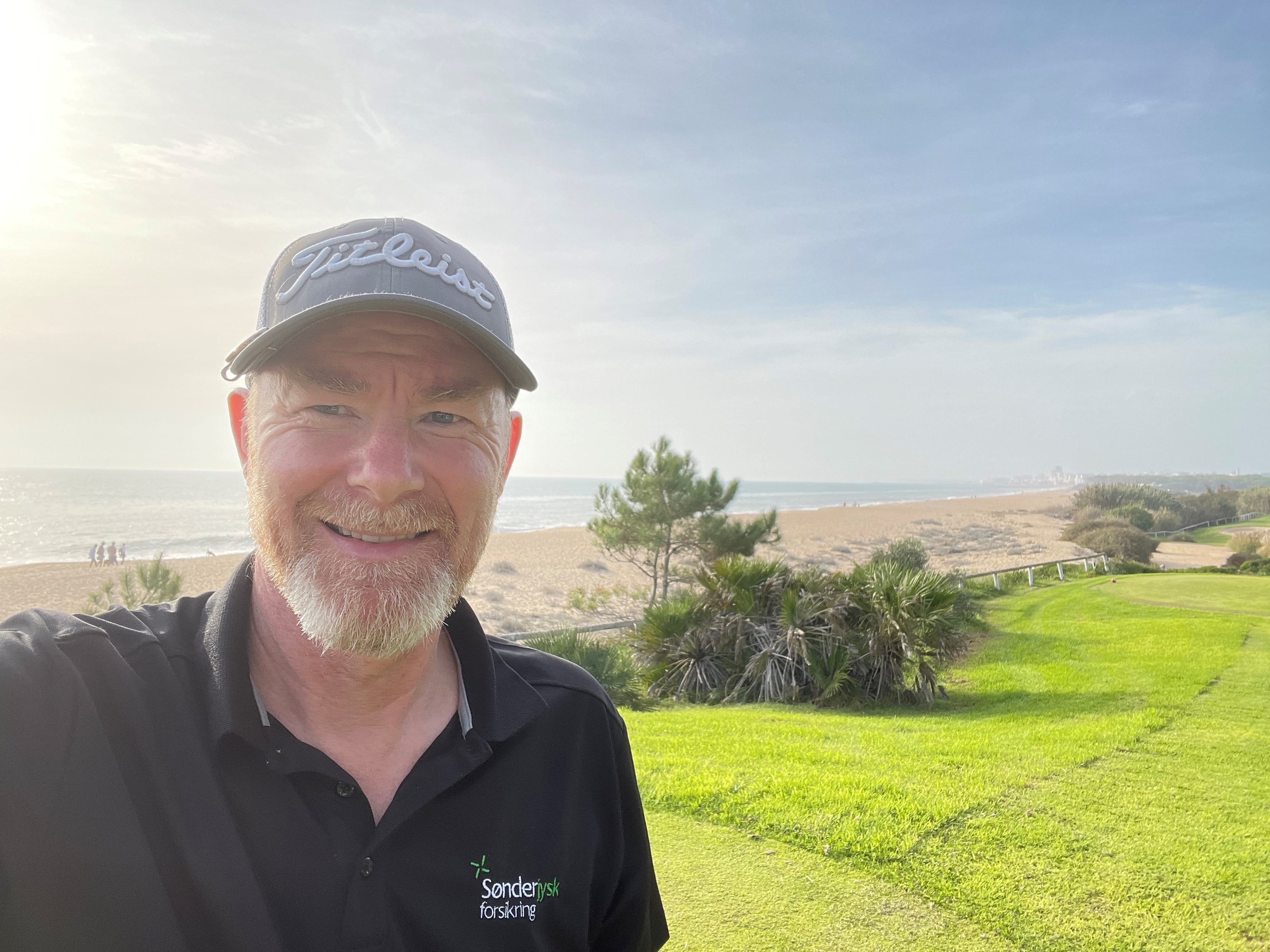 SpáBlikinn Þorvaldur Flemming Jensen að spila golf á Vale Do Lobo á Algarve ströndinni árið 2022. Myndin er frá 15. holu á Ocean Course, sem liggur meðfram sjónum, með ótrúlegu útsýni.