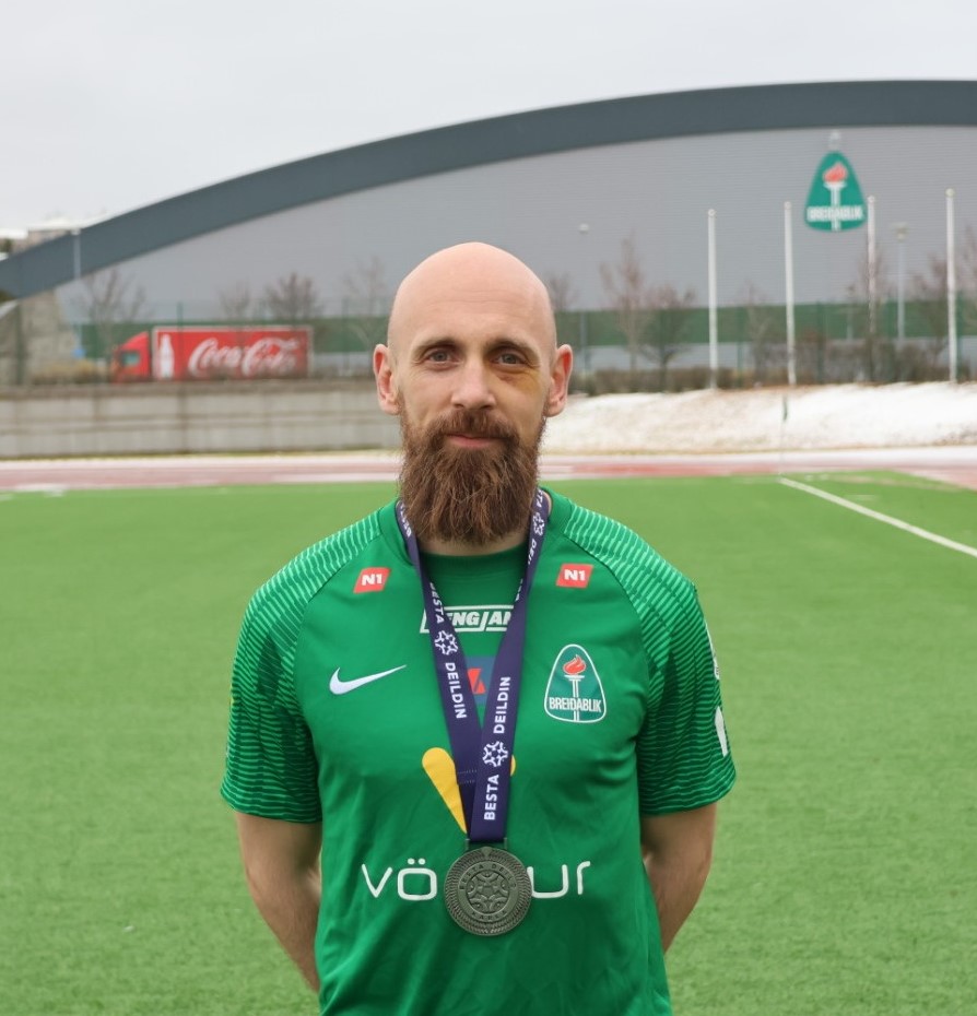 Kiddi Jóns framlengir