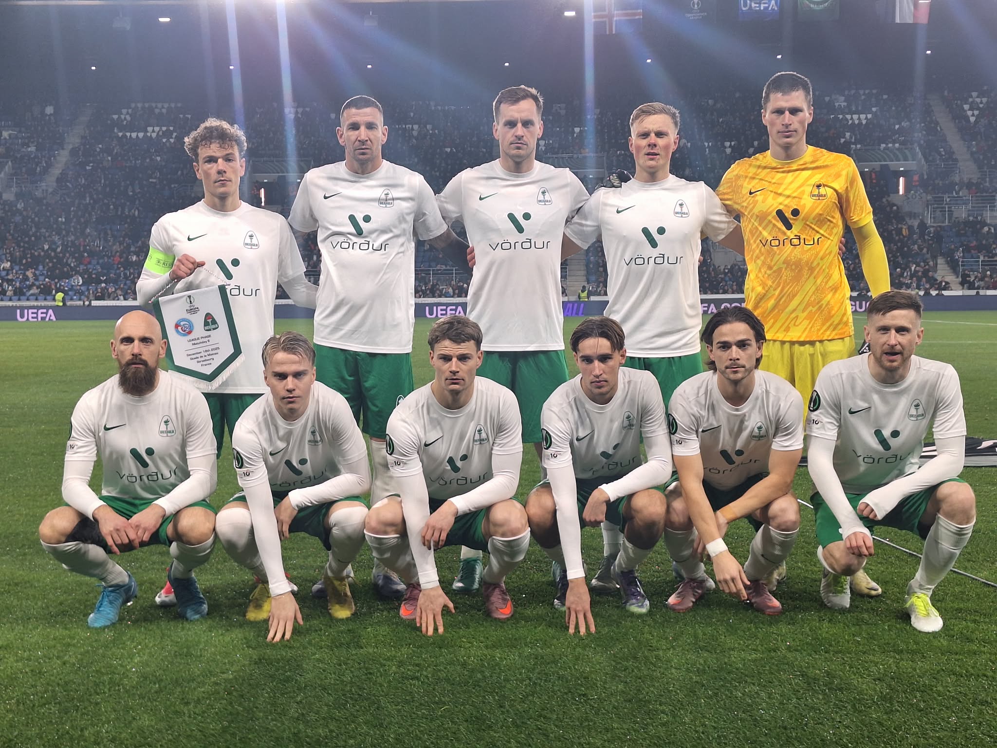 Getum borið höfuðið hátt!