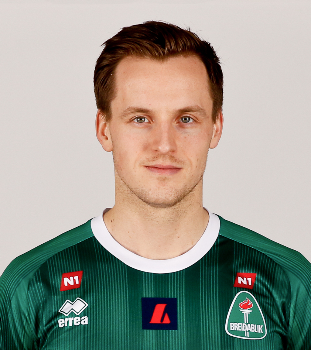 AfmælisBliki dagsins, Viktor Örn Margeirsson, stóð vaktina í vörninni og gerði það með miklum sóma.