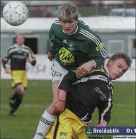 <p>
	2000 Brei&eth;ablik - &Iacute;A 0 - 1. &nbsp;Blikinn P&eacute;tur J&oacute;nsson og Skagama&eth;urinn Hj&ouml;rtur Hjartarson &iacute; bar&aacute;ttu um kn&ouml;ttinn &aacute; K&oacute;pavogsvelli.</p>
