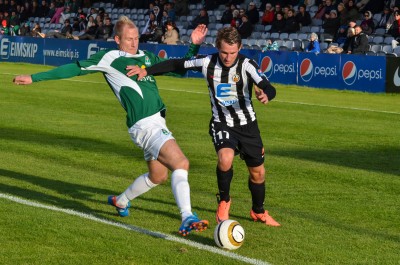 <p>
	2012 KR - Brei&eth;ablik 0 - 4. &nbsp;Renee Troost m&aelig;tir frekju og eigin girni. &nbsp;Gary John Martin vill ekki vera memm. &nbsp;Mynd: HVH</p>
