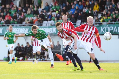 <p>
	2016 Brei&eth;ablik - &THORN;r&oacute;ttur R 2-0. &Aacute;rni Vilhj&aacute;lmsson er h&eacute;r a&eth; skora fyrra mark Brei&eth;abliks. HInn markaskorarinn fylgist me&eth;. Mynd: HVH</p>
