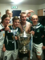 <p>
	&Iacute;slandsmeistarar 2010. &nbsp;Klefamyndin: Andri Rafn Yeoman, Elvar P&aacute;ll Sigur&eth;sson, Haukur Baldvinsson, Gu&eth;mundur Kristj&aacute;nsson, Kristinn J&oacute;nssson og Kristjan Ragnarsson sj&uacute;kra&thorn;j&aacute;lfari.<br />
	&nbsp;</p>
