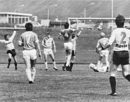 <p>
	Skagamenn skora &aacute; m&oacute;ti Brei&eth;abliki &aacute; Akranesi &aacute;ri&eth; 1983. Leikurinn tapa&eth;ist 4-2. Mynd: &Iacute;slensk knattspyrna.</p>
