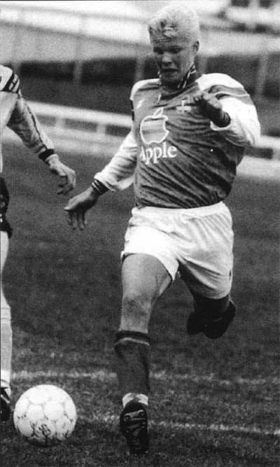 <p>Kjartan Antonsson &aacute;ri&eth; 1995. Mynd: &Iacute;slensk knattspyrna.</p>