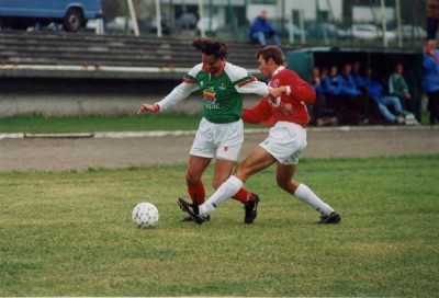 <p>1995 Brei&eth;ablik - Valur 2 - 1. &nbsp;Blikinn Willum &THORN;&oacute;r &THORN;&oacute;rsson umkringdur V&ouml;lsurum.</p>
