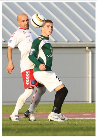 <p>
	2011 &THORN;&oacute;r - Brei&eth;ablik 1 - 2. &nbsp;&Aacute;rni Vilhj&aacute;lmsson fer ekki varhluta af lambhr&uacute;tunum fyrir nor&eth;an enda teki&eth; a&eth; hausta. &nbsp;Mynd: S&aelig;var Geir Sigurj&oacute;nsson - Sport.is</p>
