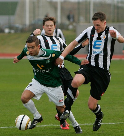 <p>
	2011 Brei&eth;ablik - KR 2 - 3. &nbsp;Kristinn Steind&oacute;rsson &aacute;tt mj&ouml;g g&oacute;&eth;an leik. &THORN;arna &thorn;jarma tveir KR-ingar a&eth; honum. &nbsp;Mynd: Hafli&eth;i Brei&eth;fj&ouml;r&eth;</p>
