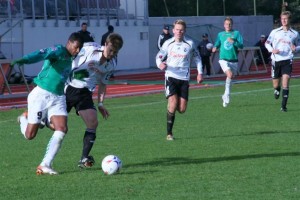 <p>
	2007 Brei&eth;ablik - FH 4 - 3. &nbsp;Prince Rajcomar me&eth; boltann, Gunnar &Ouml;rn J&oacute;nsson fyrir aftan. Blikar unnu 4 - 3 og r&eacute;&eth;i &thorn;a&eth; miklu um &uacute;rslit &iacute;slandsm&oacute;tsins sem Valsmenn unnu. &nbsp;Mynd: Einar Freyr J&oacute;nsson.</p>
