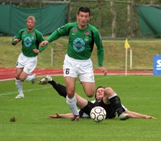 <p>
	2008 Brei&eth;ablik - KR 1 - 1. &nbsp;Nenad Petrovic me&eth; boltann &iacute; leik vi&eth; KR. P&eacute;tur KR-ingur n&aelig;r ekki til boltans. &nbsp;Marel Baldvinsson fylgist me&eth;. &nbsp;Mynd: Einar Freyr J&oacute;nsson</p>
