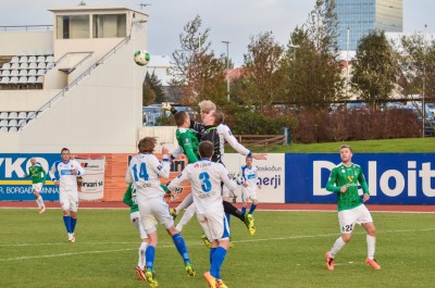 <p>
	2013 Brei&eth;ablik - Fram 1 - 2. &nbsp;&Ouml;gmundur Kristinsson markv&ouml;r&eth;ur fram sl&aelig;r boltann fr&aacute; &aacute;&eth;ur en Sverrir Ingi Ingason n&aelig;r a&eth; setja kollinn &iacute; boltann. &nbsp;Mynd: HVH</p>
