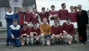 <p><strong>KS - Brei&eth;ablik 1967 </strong></p>

<p><strong>Aftari r&ouml;&eth; f.v.:&nbsp;</strong>Kristj&aacute;n Erlendsson,&nbsp;&THORN;orsteinn Karlsson,&nbsp;Gr&eacute;tar Kristj&aacute;nsson,&nbsp;J&oacute;n Ingi Ragnarsson, Magni J&oacute;hannsson,&nbsp;Gu&eth;mundur Vikar Einarsson, J&uacute;l&iacute;us J&uacute;l&iacute;usson, Gu&eth;mundur H. J&oacute;nsson,&nbsp;Hei&eth;ar Brei&eth;fj&ouml;r&eth;,&nbsp;Halld&oacute;r Halld&oacute;rsson &thorn;j&aacute;lfari</p>

<p><strong>Fremri r&ouml;&eth; f.v.: </strong>Sveinn V. J&oacute;nsson,&nbsp;Da&eth;i Gu&eth;mundsson, Jakob &Oacute;lason,&nbsp;Logi Kristj&aacute;nsson,&nbsp;Gu&eth;mundur &THORN;&oacute;r&eth;arson,&nbsp;&THORN;&oacute;r Hrei&eth;arsson.</p>